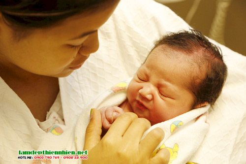 Chăm sóc mẹ và bé sau sinh mổ an toàn