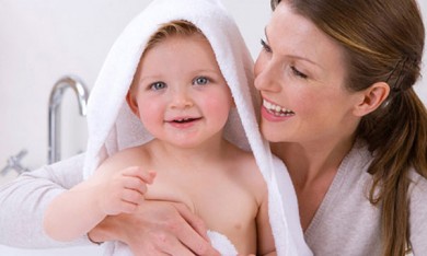Cách chăm sóc mẹ và bé sau sinh sinh bạn nên biết